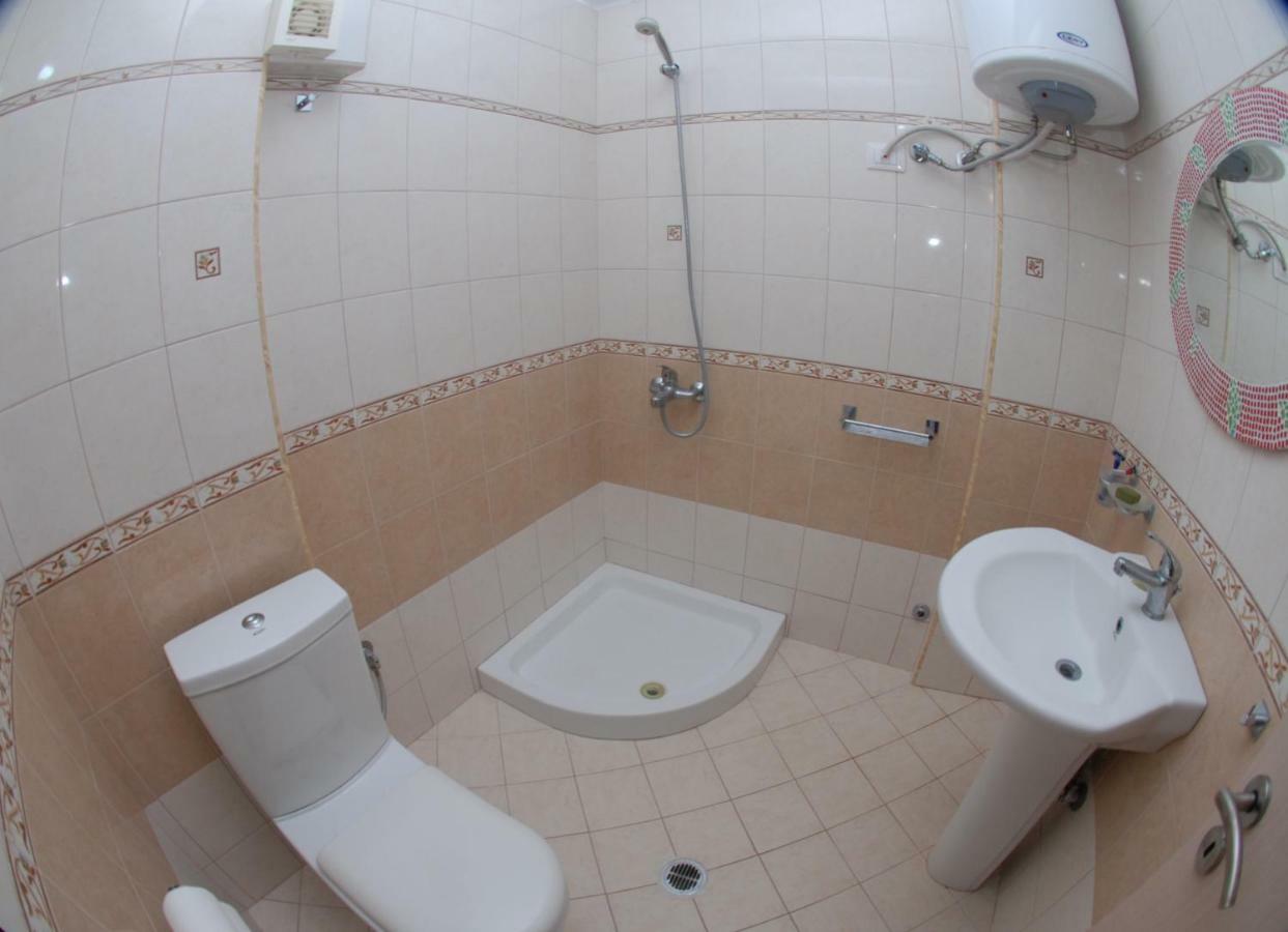 Erti'S Apartments Sarande Exterior photo